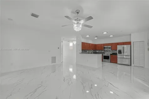 642 SE 37th Place Homestead FL 33033