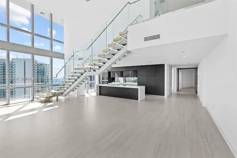 851 NE 1st Avenue Miami FL 33132