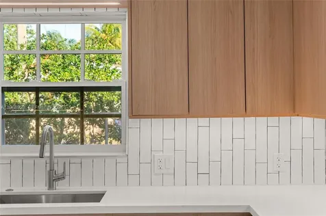 1880 NE 180th Street North Miami Beach FL 33162