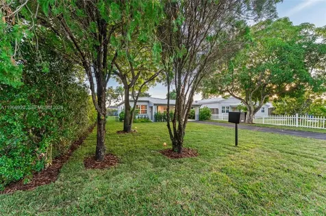 1880 NE 180th Street North Miami Beach FL 33162