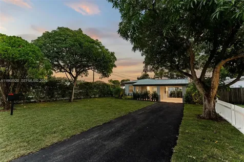 1880 NE 180th Street North Miami Beach FL 33162