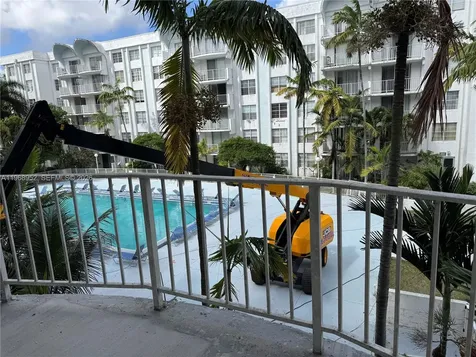 492 NW 165th Street Road Miami FL 33169
