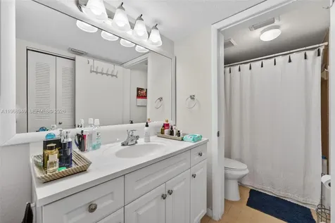 2890 N Oakland Forest Drive Lauderdale Lakes FL 33309