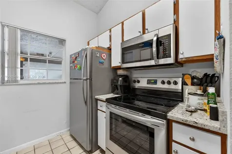 2890 N Oakland Forest Drive Lauderdale Lakes FL 33309