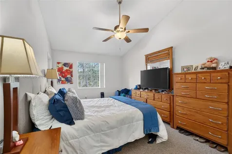 2890 N Oakland Forest Drive Lauderdale Lakes FL 33309