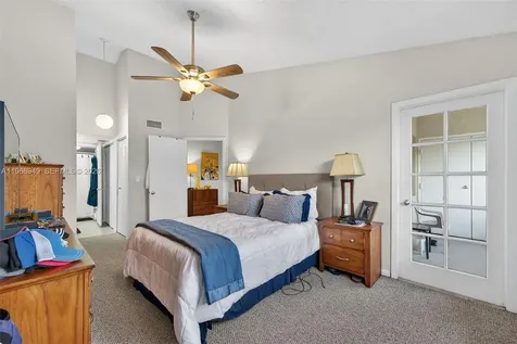 2890 N Oakland Forest Drive Lauderdale Lakes FL 33309