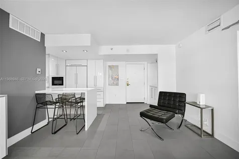 5225 Collins Avenue Miami Beach FL 33140