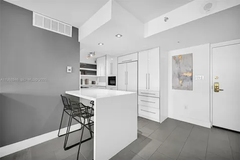 5225 Collins Avenue Miami Beach FL 33140