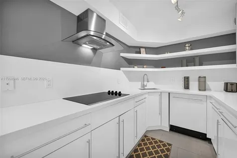 5225 Collins Avenue Miami Beach FL 33140