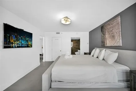 5225 Collins Avenue Miami Beach FL 33140