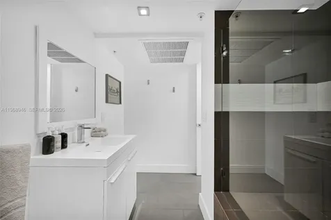5225 Collins Avenue Miami Beach FL 33140