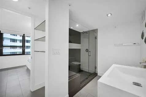 5225 Collins Avenue Miami Beach FL 33140