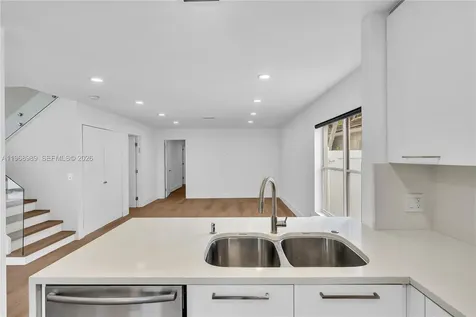 4917 SW 32nd Way Hollywood FL 33312