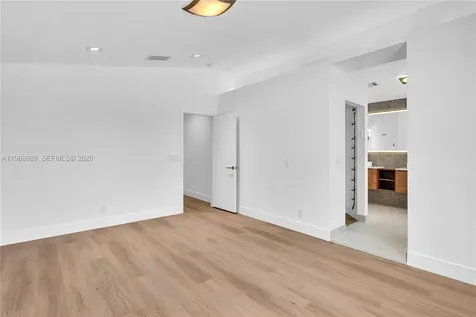 4917 SW 32nd Way Hollywood FL 33312