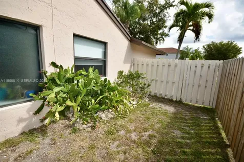 701 Blue Ridge Way Davie FL 33325