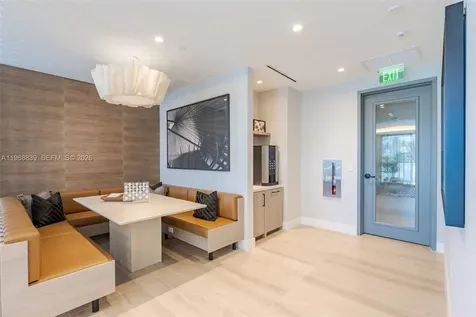 3900 Alton Road Miami Beach FL 33140