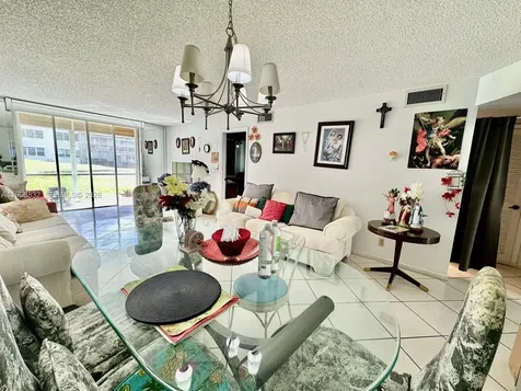 8960 S Hollybrook Boulevard Pembroke Pines FL 33025