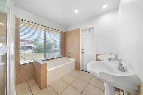 4231 NW 73rd Avenue Lauderhill FL 33319