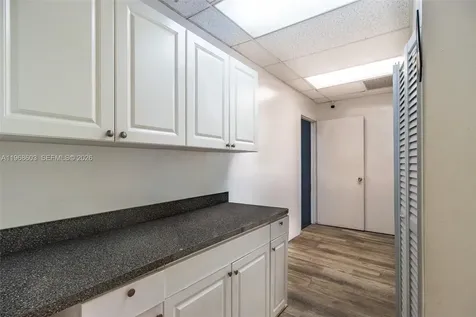 3337 NW 74th Avenue Miami FL 33122