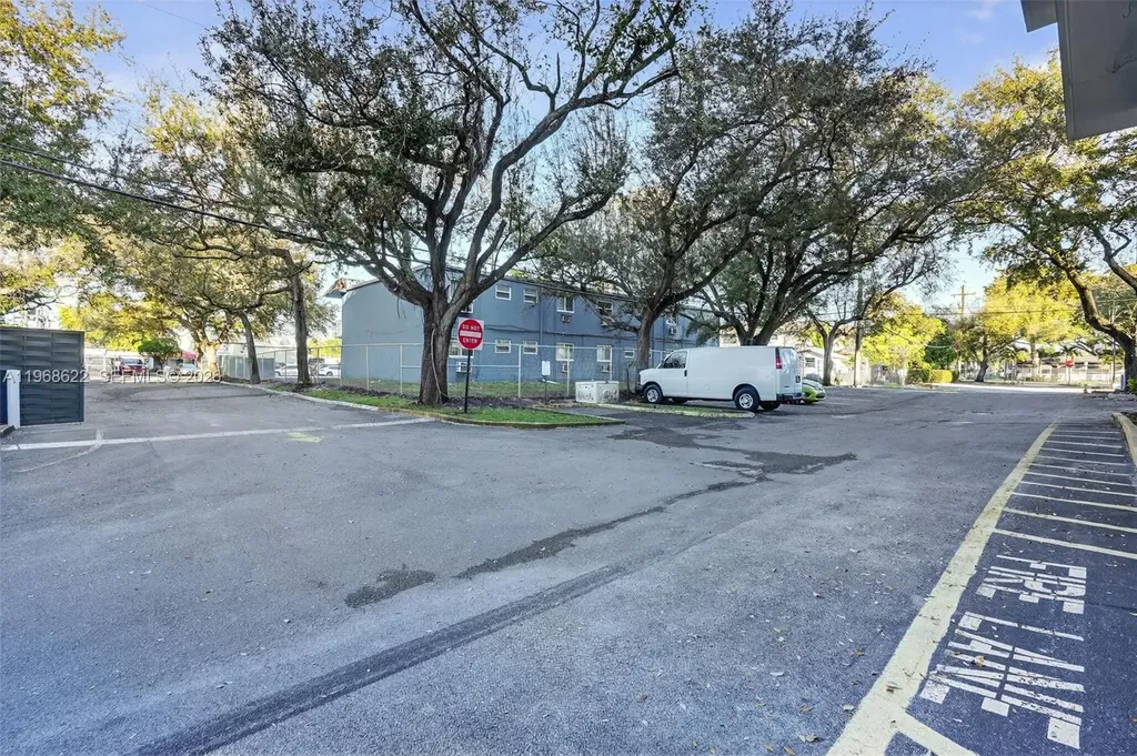 6067 Hollywood Boulevard Hollywood FL 33024