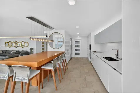 600 Grapetree Drive Key Biscayne FL 33149