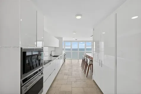 600 Grapetree Drive Key Biscayne FL 33149