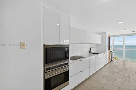 600 Grapetree Drive Key Biscayne FL 33149