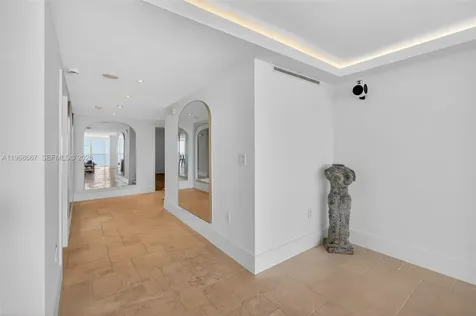 600 Grapetree Drive Key Biscayne FL 33149