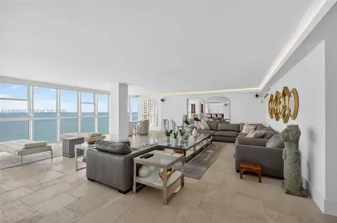 600 Grapetree Drive Key Biscayne FL 33149