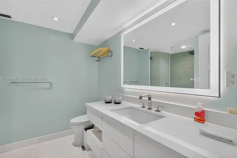 600 Grapetree Drive Key Biscayne FL 33149