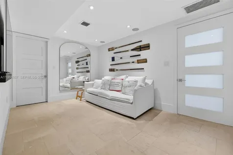 600 Grapetree Drive Key Biscayne FL 33149