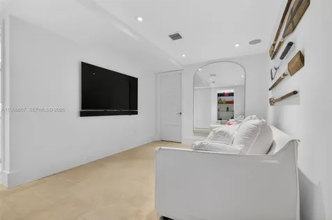 600 Grapetree Drive Key Biscayne FL 33149