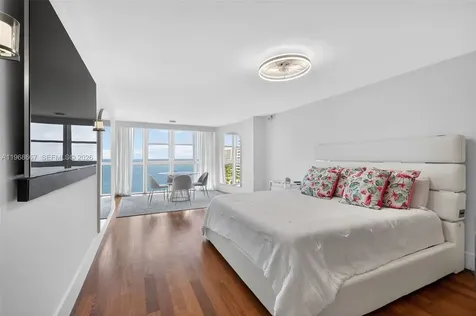 600 Grapetree Drive Key Biscayne FL 33149