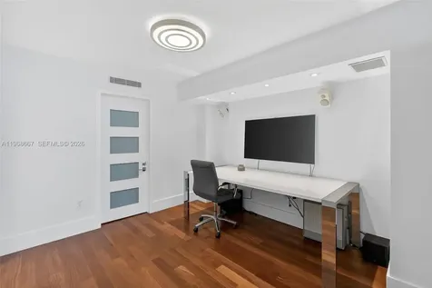 600 Grapetree Drive Key Biscayne FL 33149