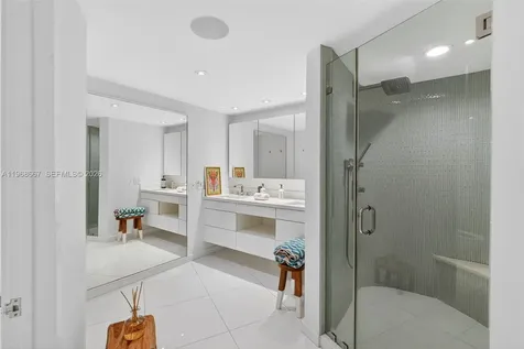 600 Grapetree Drive Key Biscayne FL 33149