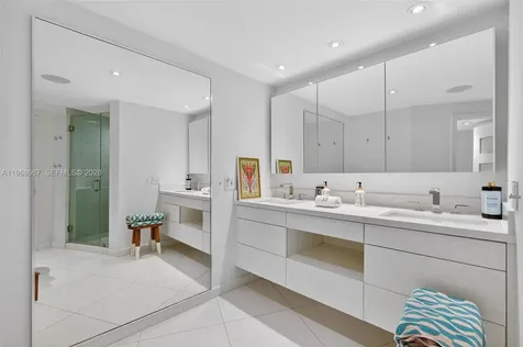 600 Grapetree Drive Key Biscayne FL 33149