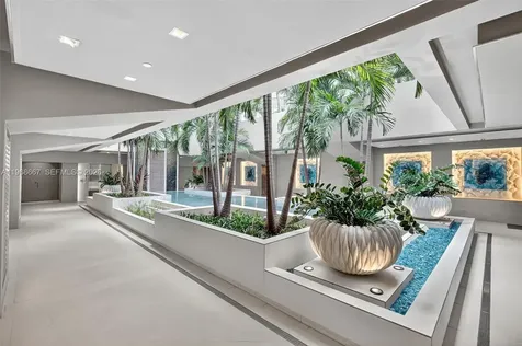 600 Grapetree Drive Key Biscayne FL 33149