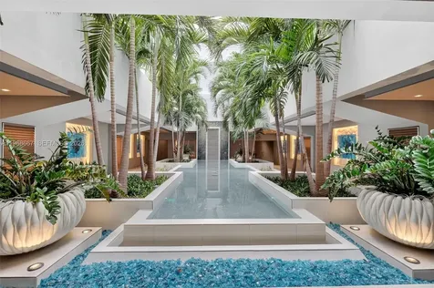 600 Grapetree Drive Key Biscayne FL 33149