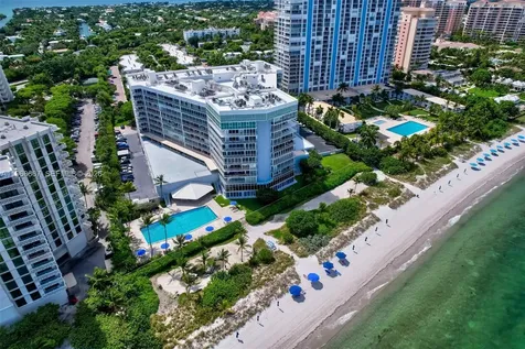 600 Grapetree Drive Key Biscayne FL 33149