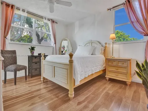 2861 Somerset Drive Lauderdale Lakes FL 33311