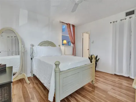2861 Somerset Drive Lauderdale Lakes FL 33311