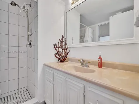2861 Somerset Drive Lauderdale Lakes FL 33311
