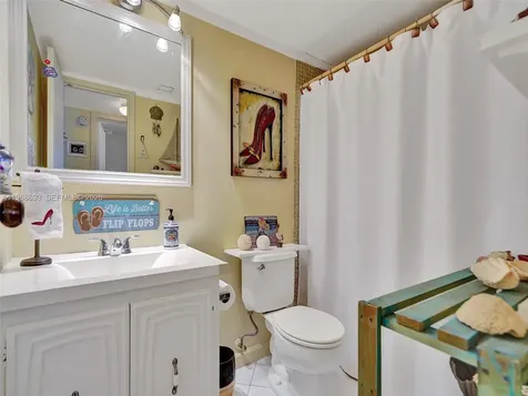 2861 Somerset Drive Lauderdale Lakes FL 33311