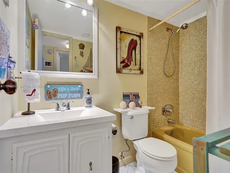 2861 Somerset Drive Lauderdale Lakes FL 33311
