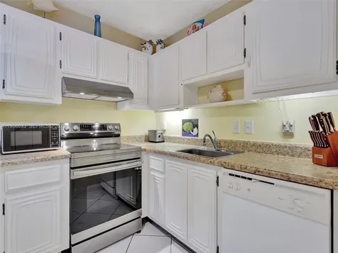 2861 Somerset Drive Lauderdale Lakes FL 33311