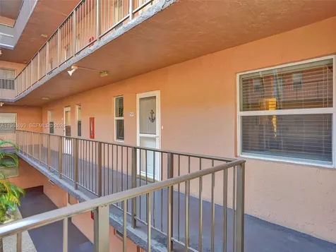 2861 Somerset Drive Lauderdale Lakes FL 33311