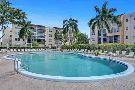 2861 Somerset Drive Lauderdale Lakes FL 33311