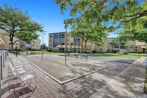 2861 Somerset Drive Lauderdale Lakes FL 33311