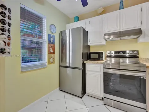 2861 Somerset Drive Lauderdale Lakes FL 33311
