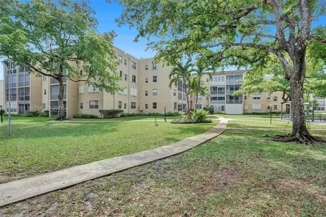 2861 Somerset Drive Lauderdale Lakes FL 33311